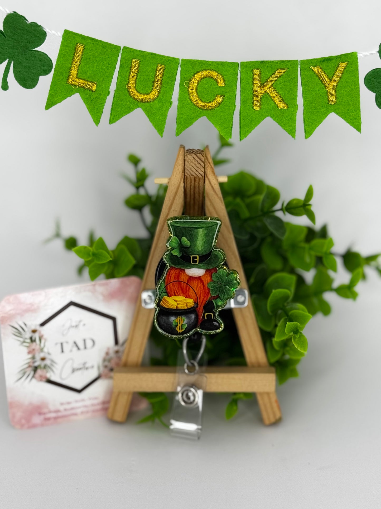 Gnome with Gold Interchangeable Badge Topper